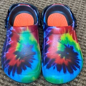 ❤️💙Colorful Tie-Dye LiteRide Crocs lightweight comfy Men’s 7 Women’s 9 EUC💛💚